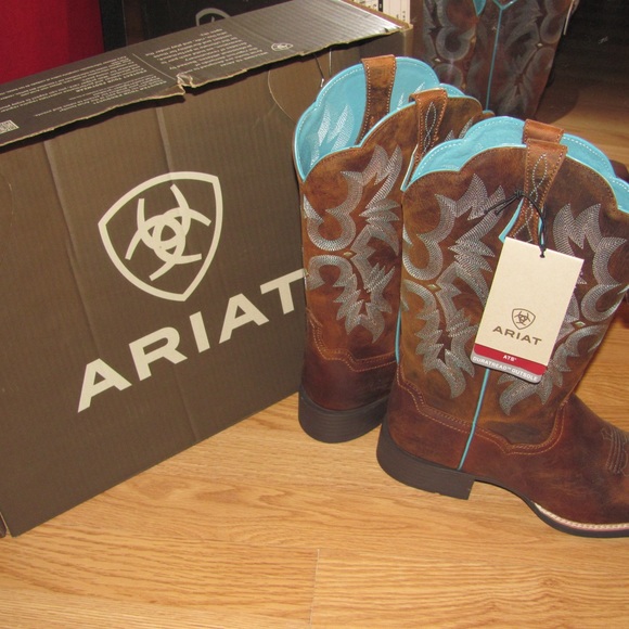 Boots - Picture 2 of 3